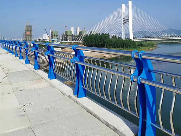 不銹鋼護(hù)欄:價(jià)格受不銹鋼影響穩(wěn)重有升